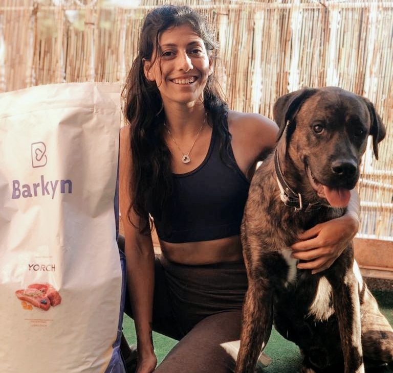 Yorch contento con Barkyn alimento personalizado para nuestros perros
